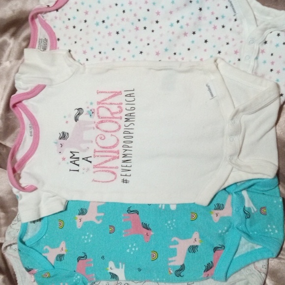 Set of 4 onesies size 3 to 6 months featuring unicorns, stars, and sheep. - Picture 1 of 11